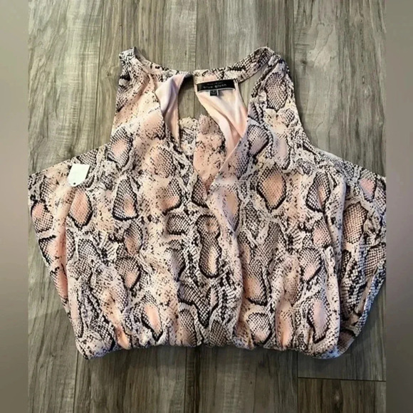 Blue Blush Light Pink Romper - Picture 6 of 8